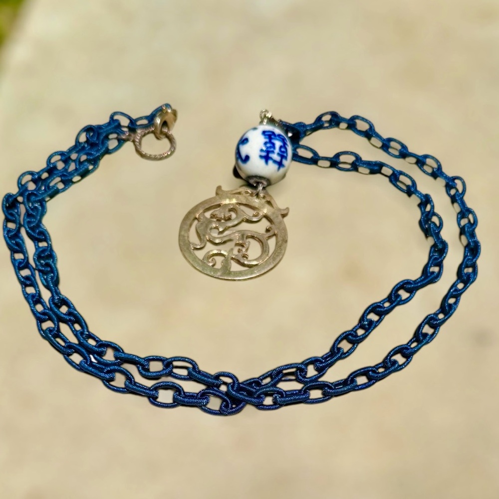 LONG NAVY BLUE ASIAN ART INSPIRED SILVER MEDALLION NECKLACE - Picture 3 of 6